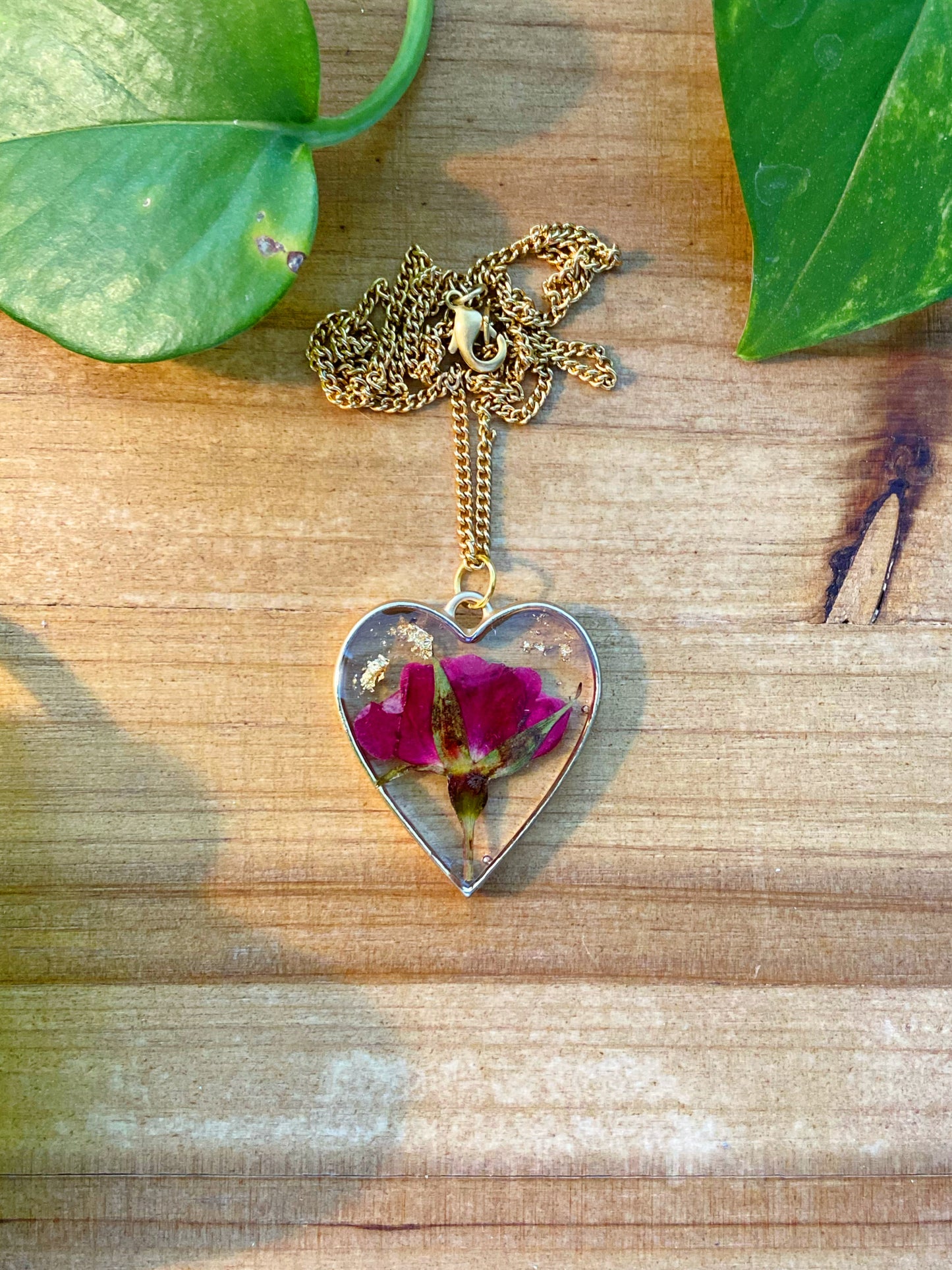 Roses- Red pressed rose buds & gold flake inside gold open heart-shaped matte pendant, 16" gold-plated chain included